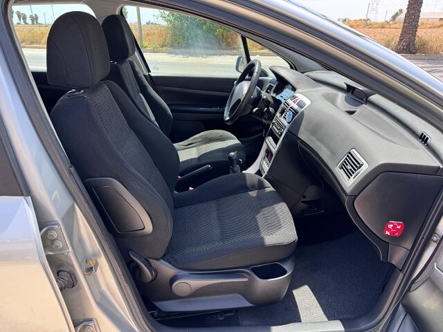 PEUGEOT 307 1.6 PETROL SPANISH LHD IN SPAIN ONLY 61000 MILES SUPERB 2006